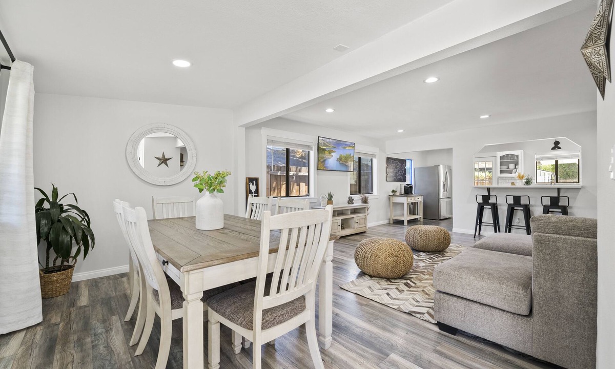 Newhall House | Magic Mountain 4 Bedroom 3 Bath Escape Modern Home