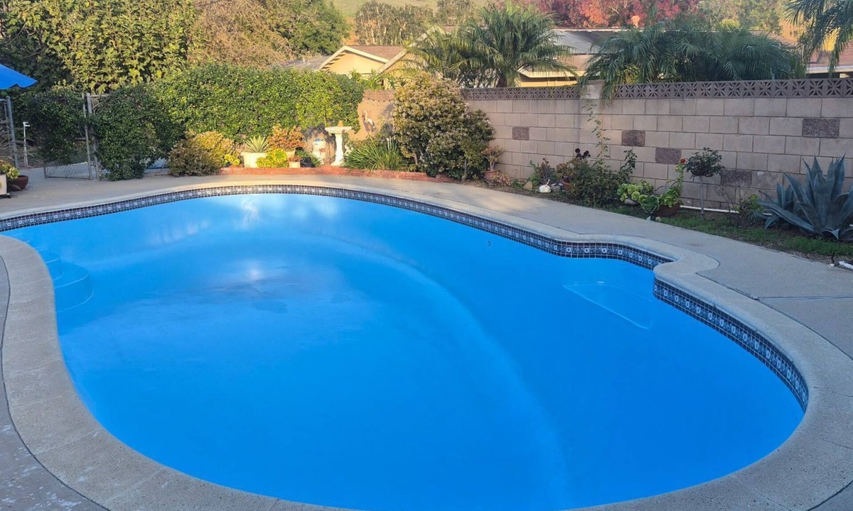 Thousand Oaks House | Magical Home w/6 amazing bedrooms & Sparkling pool! Relaxing & Family-friendly!