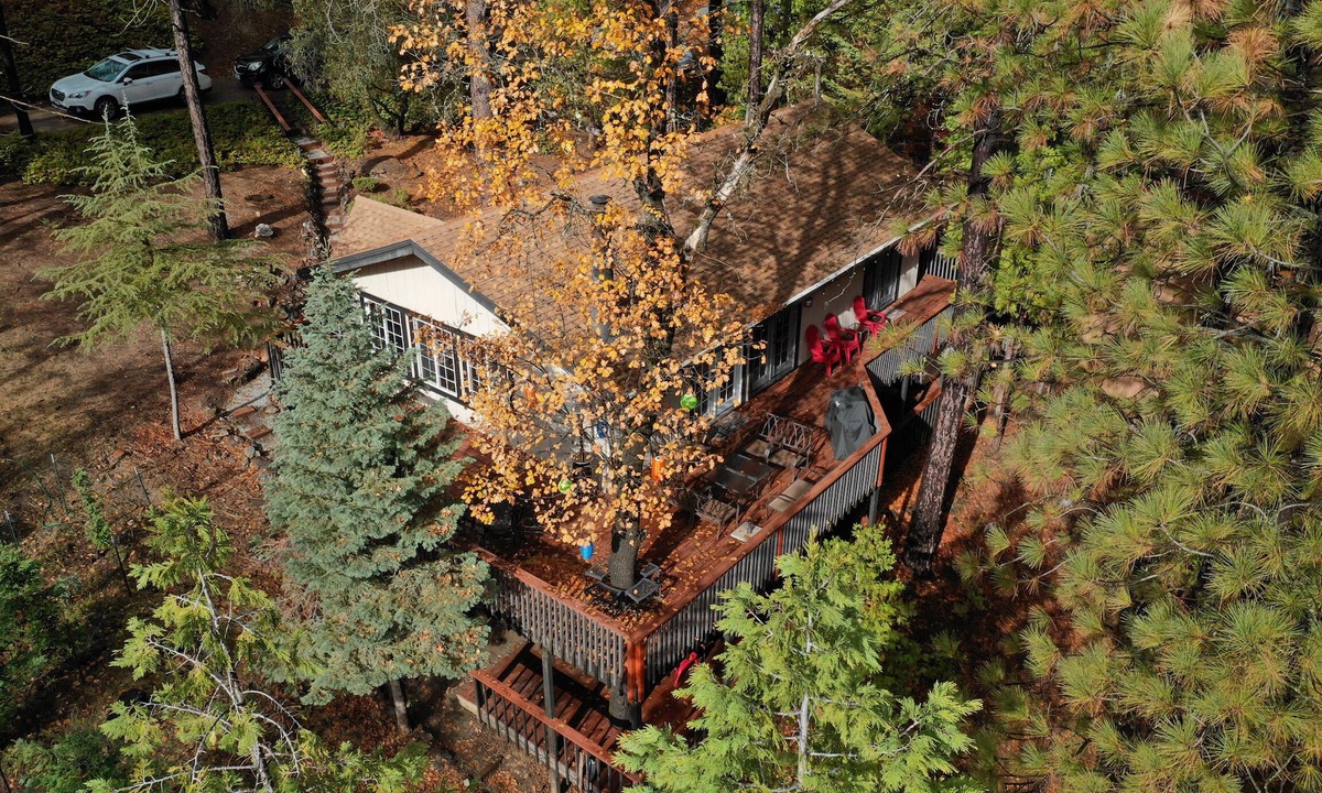 Groveland House | Magnificent Lakefront House Near Yosemite