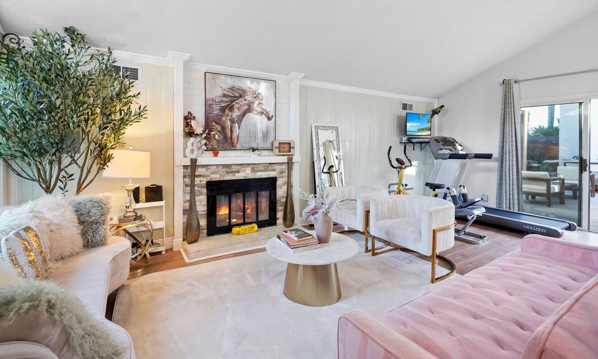 Valencia House | Main House Santa Clarita Retreat+Pets with fee