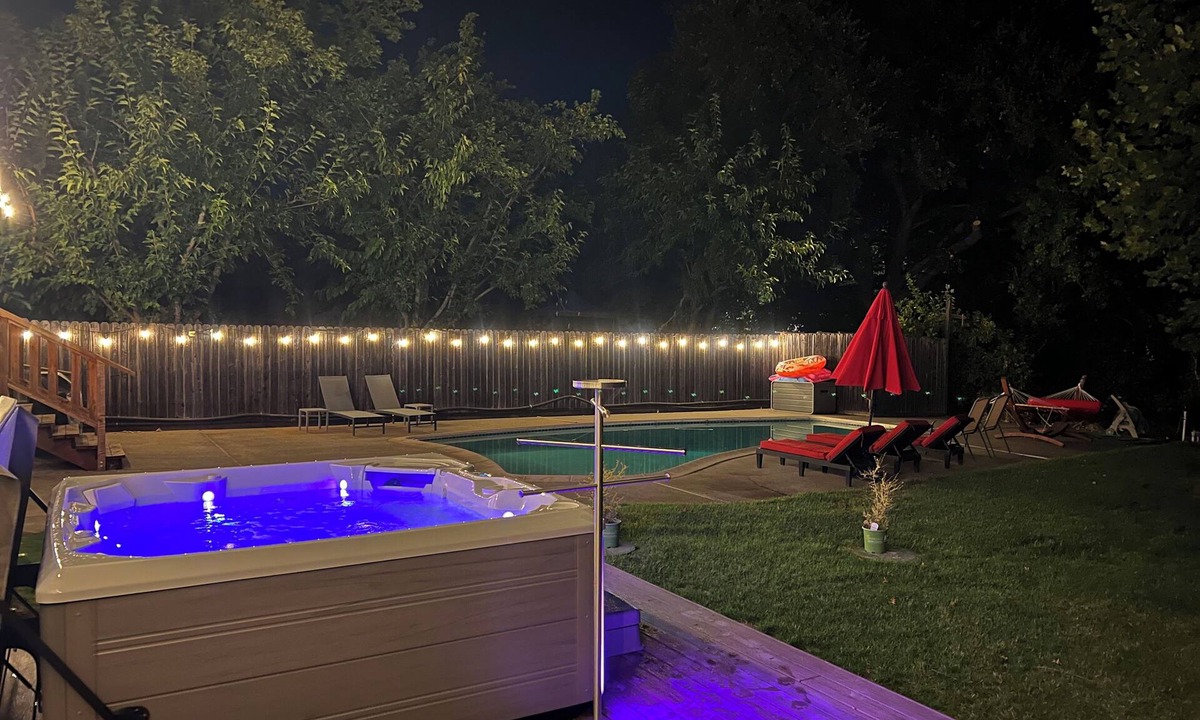 Sonoma House | Majestic Redwoods, Pool, Hot Tub, Chefs Kitchen
