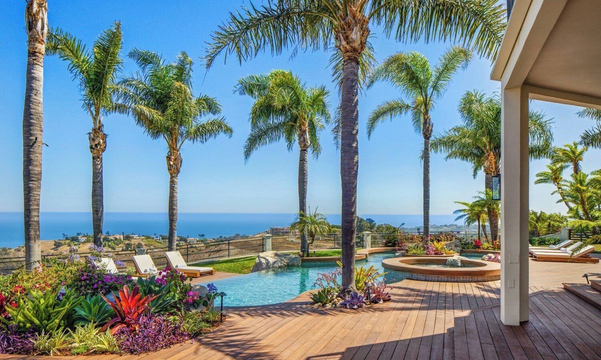 Central Malibu House | MALIBU PACIFIC PARADISE ESTATE WITH 5 BEDS, POOL, SPA, WELLNESS CENTER & VIEWS
