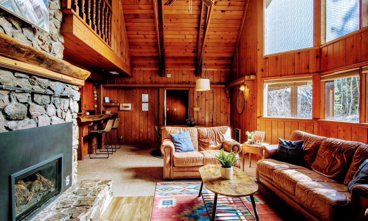 Ponderosa Cabin | MANY beds! EV Charger! Pets OK! Minutes to Trail of 100 Giants, Sequoias, Rivers