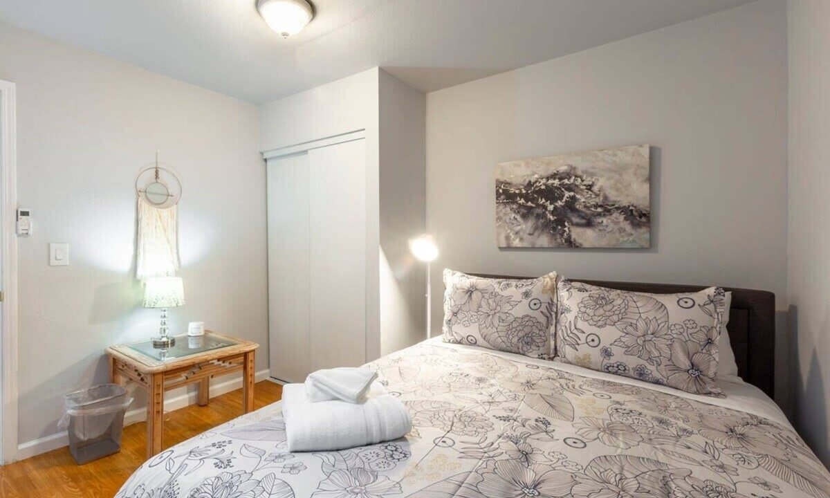 Redwood City Cottage | Marbella Lane - 2BR Guest House Dtwn RWC Pking