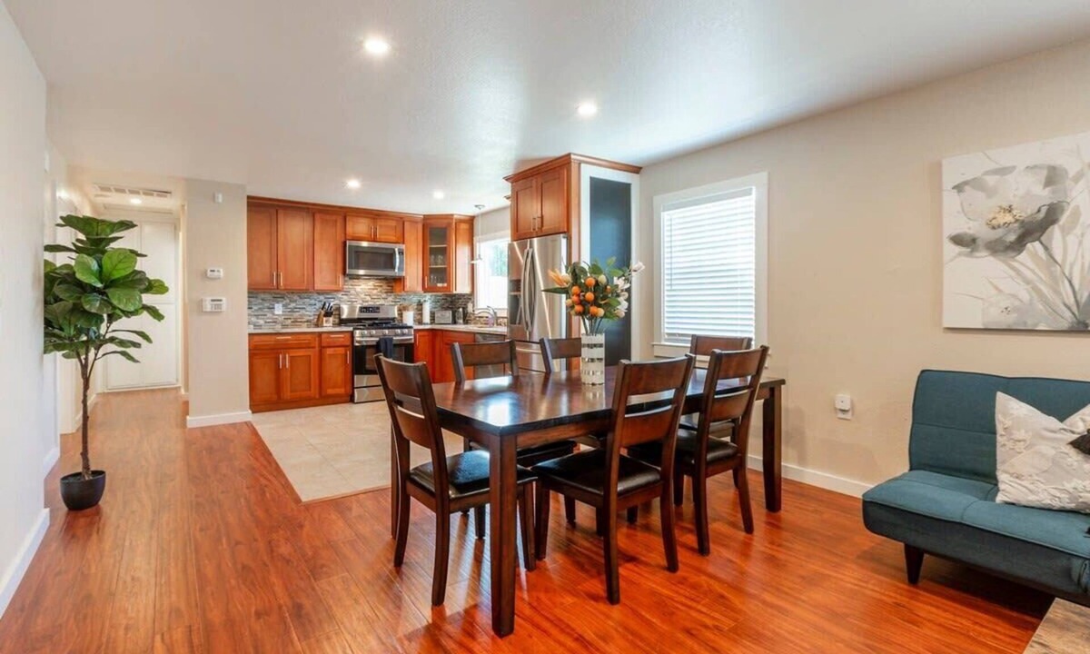 Northside House | Marbella Lane - 3BR UpprLvl DTWN SJ Ldry