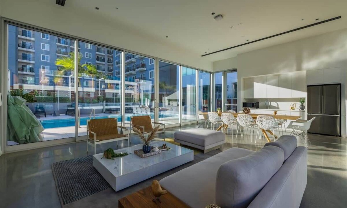 Waterfront Apartment | @ Marbella Lane - Sleek Corner Ocean View