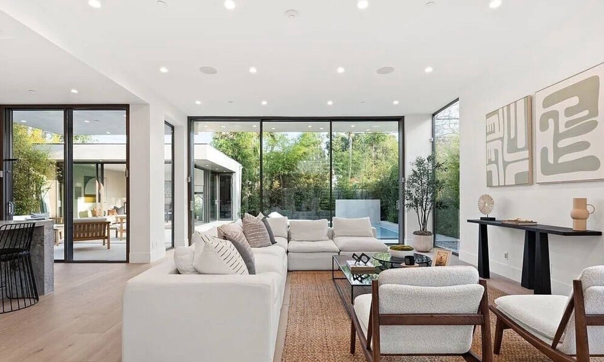 Carthay Circle House | Maryland Modern - Architectural Masterpiece with Indoor & Outdoor Harmony