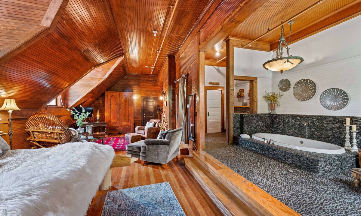 McCloud Hotel | Mccloud Mercantile Hotel