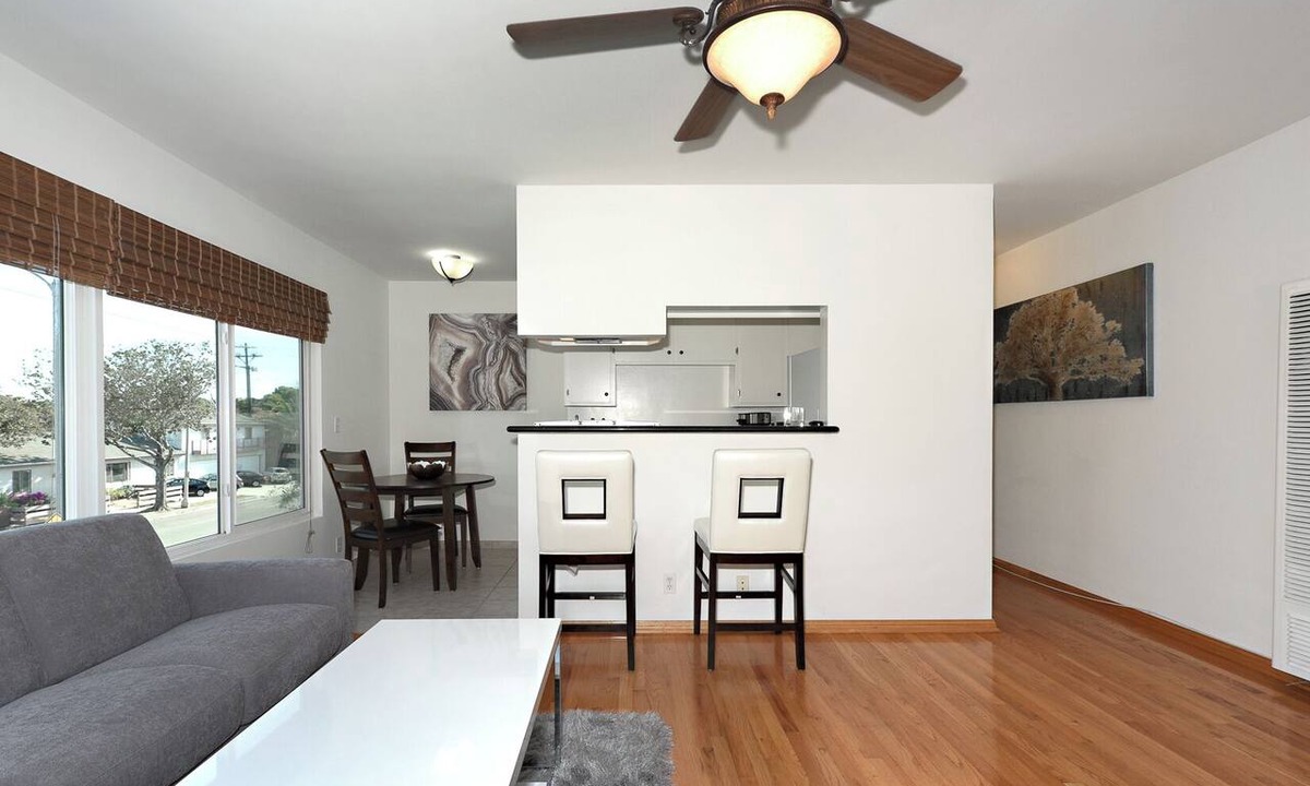 Mar Vista Apartment | MCL 6- Charming 1-bedroom apartment in Los Angeles perfect for your stay