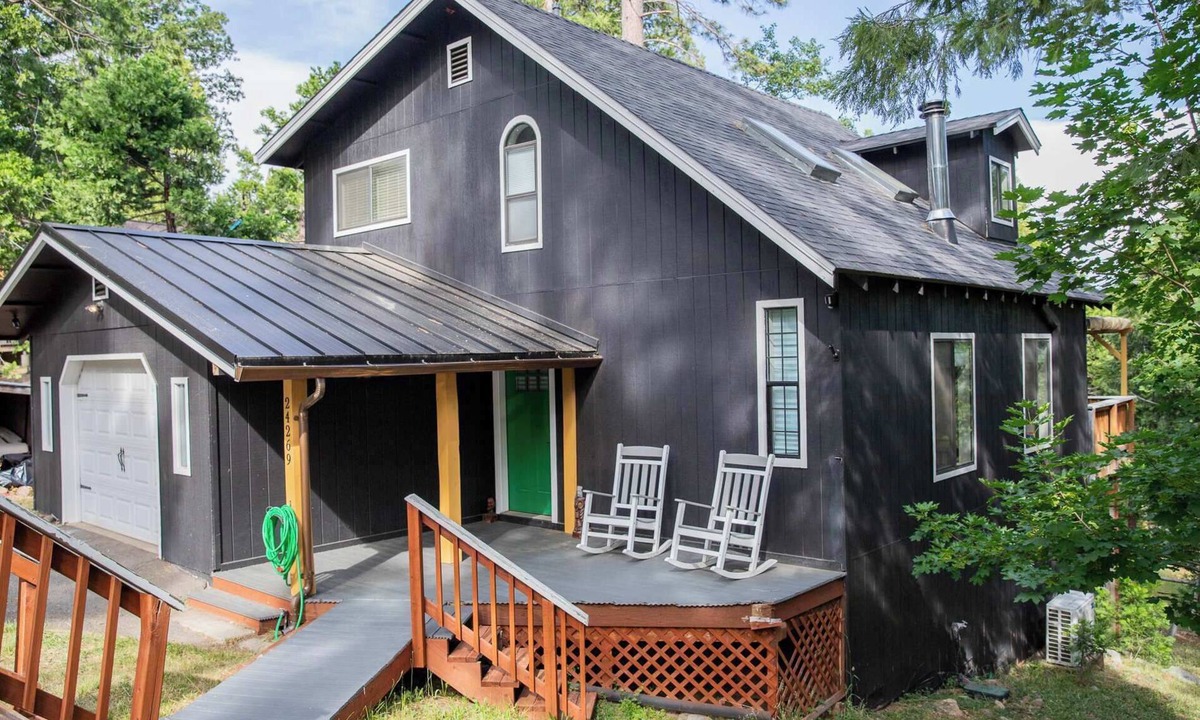 Sierra Village House | Mi-Wuk Mountain House | Getaway in the Pines