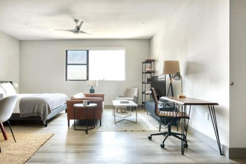 Mid-Wilshire Apartment | Mid-Wilshire Studio w Gym Pool nr S La Brea LAX-476