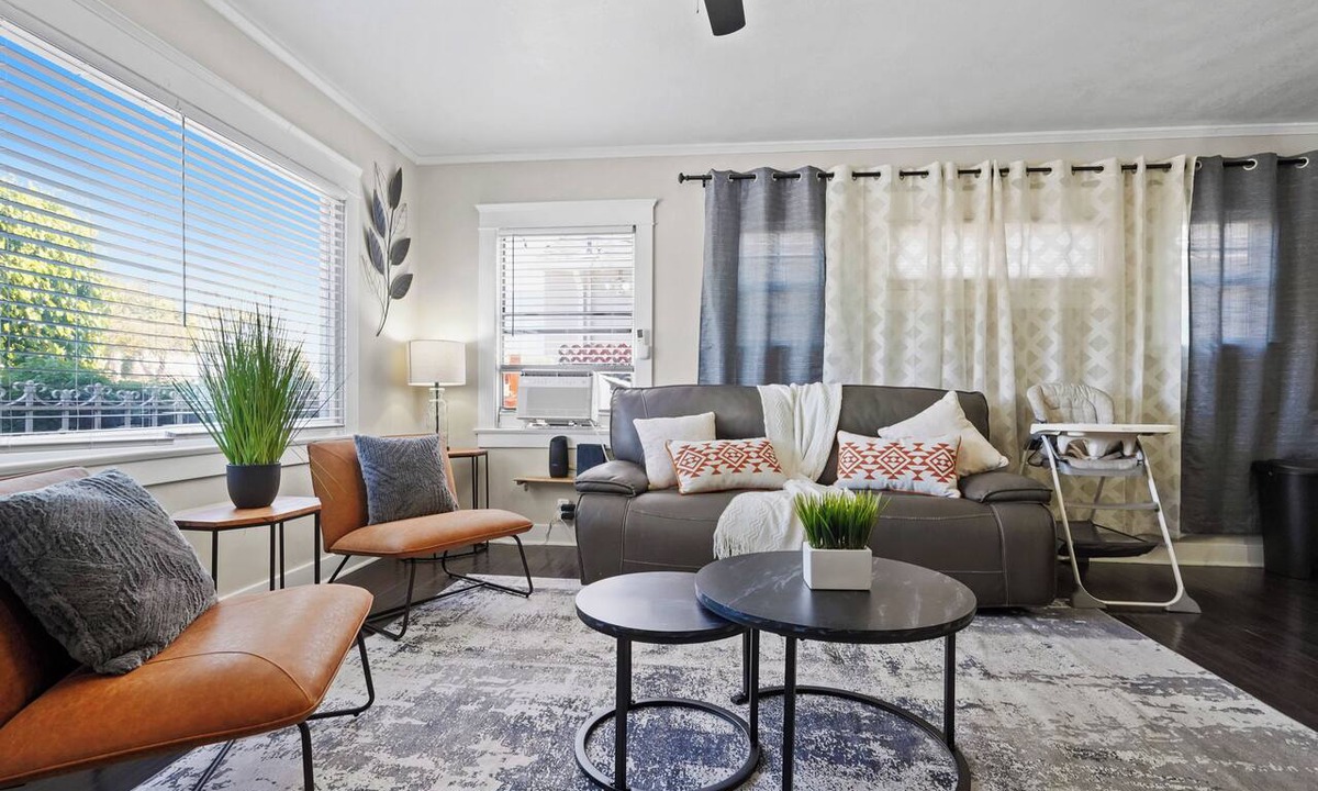 Eastside Apartment | Minutes from Beach - No Cleaning Fee - Free Parking - FIFA 2026!