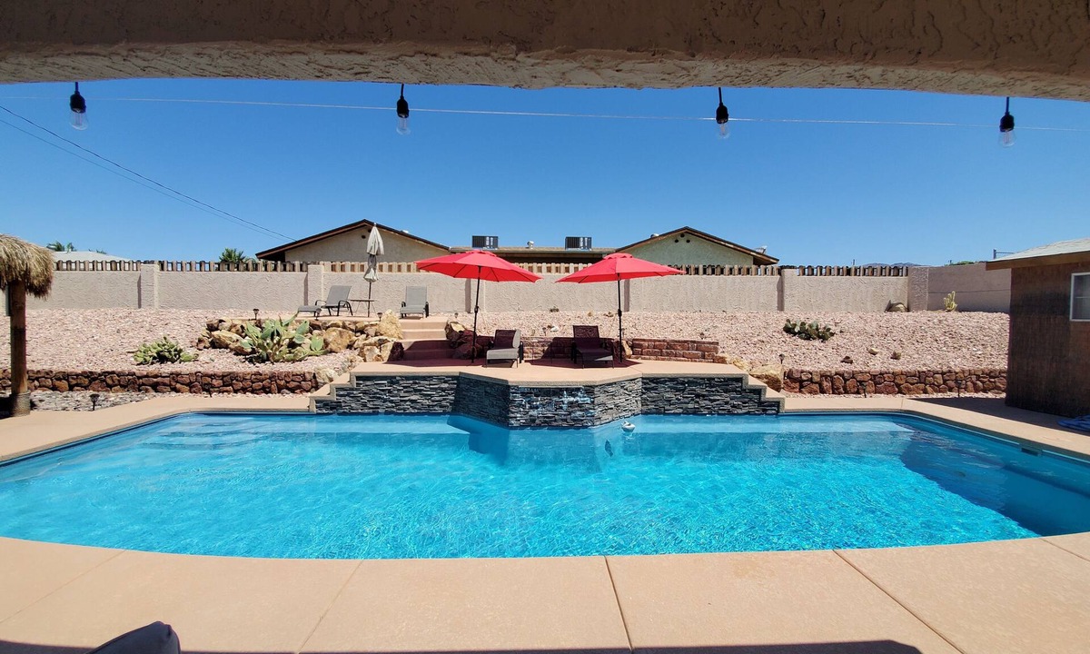 Lake Havasu City House | Minutes to Lake Havasu and Havasu Riviera Marina! Beautiful pool & spa home!