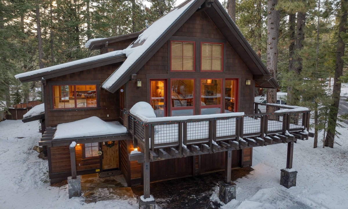 Pineland House | Minutes to Ski Resorts, 5min Walk to Lake | Sunnyside | Ward Creek by AvantStay