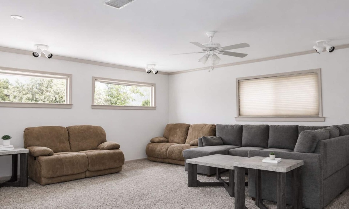 Hanford House | Modern 3BR Retreat + Game Room + 2 King Beds