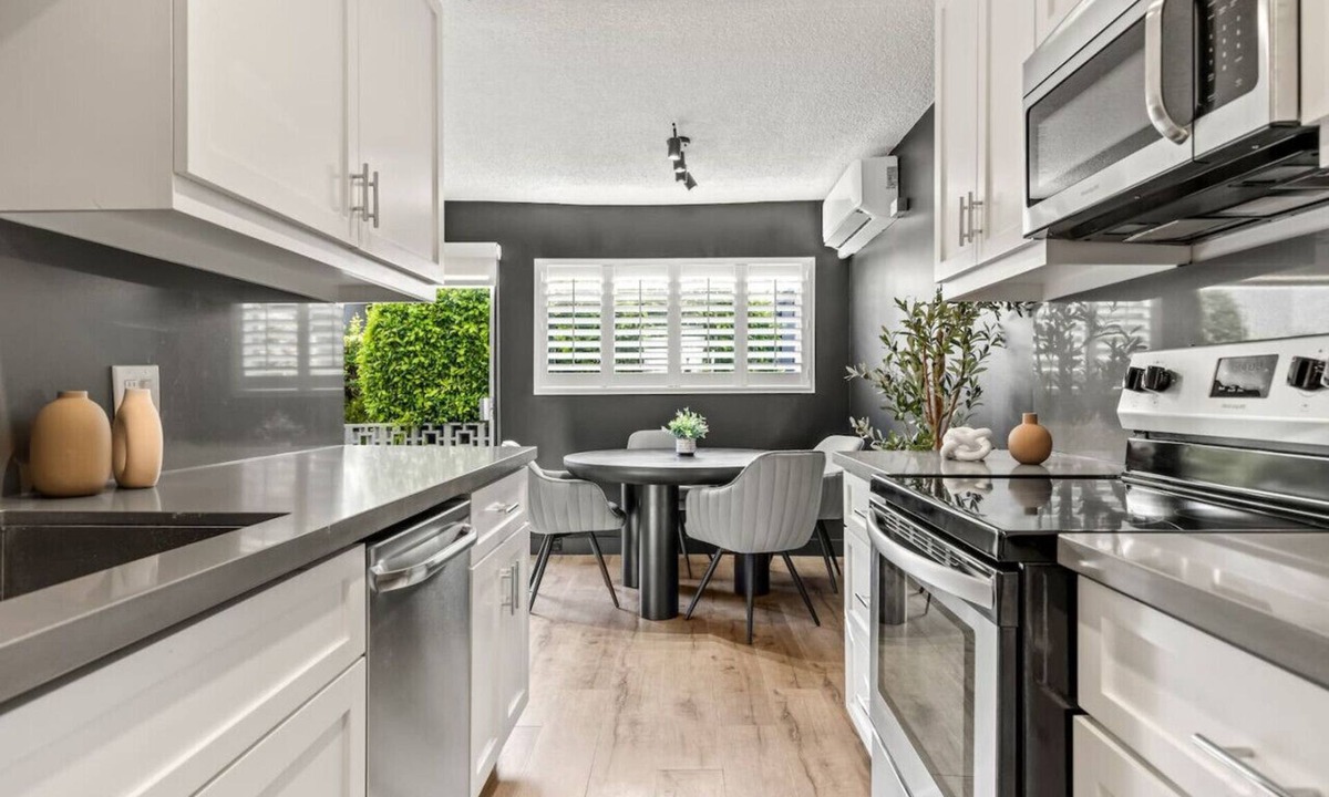 Westwood Apartment | Modern and Spacious 1BR Apt. in Prime LA Location!