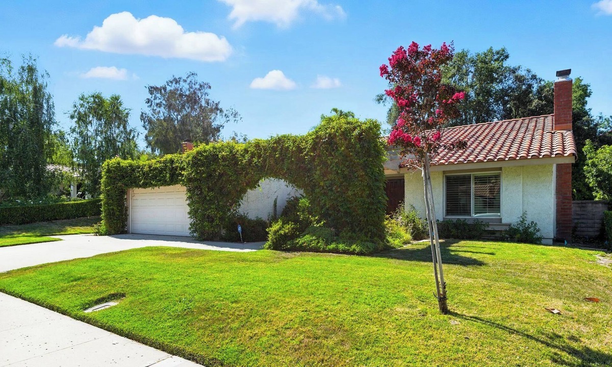 Westlake Village House | Modern Arches Family Home for 6, in Westlake Village, CA