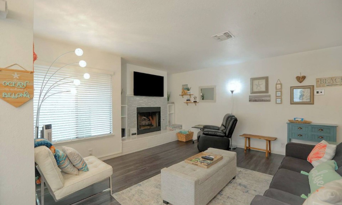 Downtown Condo | Modern Coastal Condo in Downtown Pismo Beach | Gated Parking | Walk to Beach