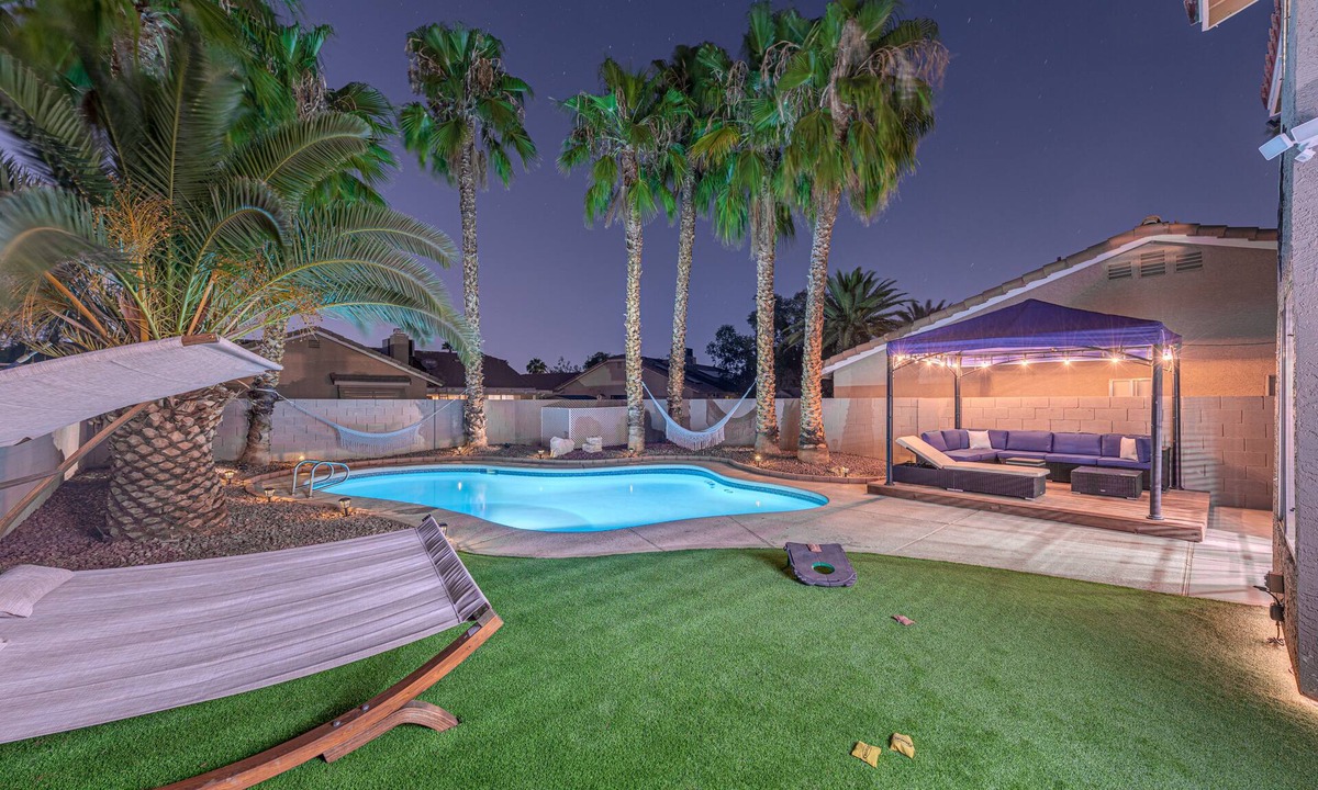 Green Valley House | Modern & Cozy | 13min to Strip, ♛Royal Beds, Pool