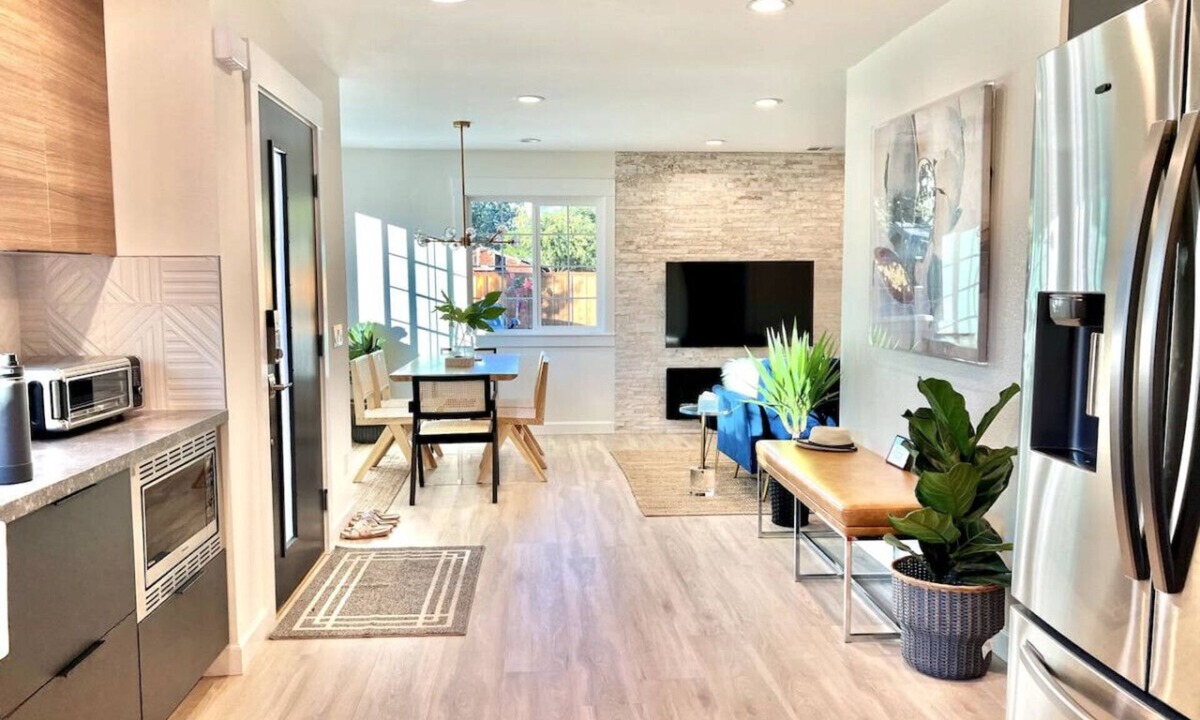 Northside Villa | Modern Designer Downtown Townhouse Secure Parking