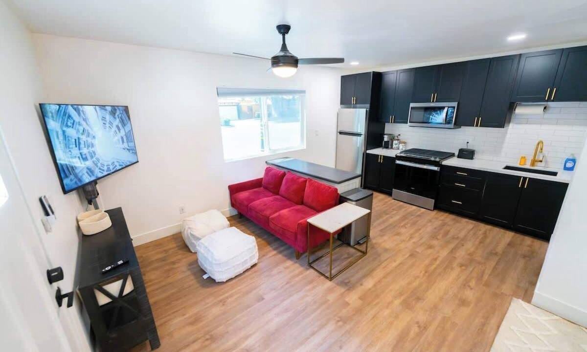 Riviera - Westchester Apartment | Modern Downtown Guest House w/Private Entrance