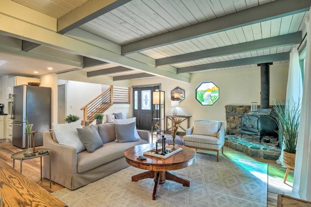 Groveland House | Modern Groveland Chalet ~ 25 Mi to Yosemite!