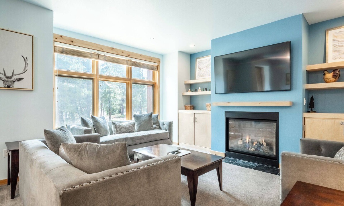 Mammoth Lakes Condo | Modern Ideal Ski Location, Views, Heated Garage, Elevator 633