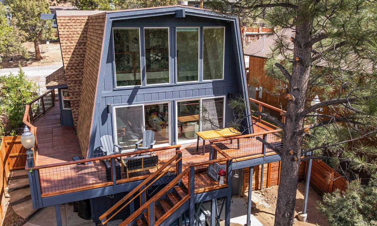 Big Bear City House | Modern Loft in Big Bear | Pet-friendly | Hot Tub