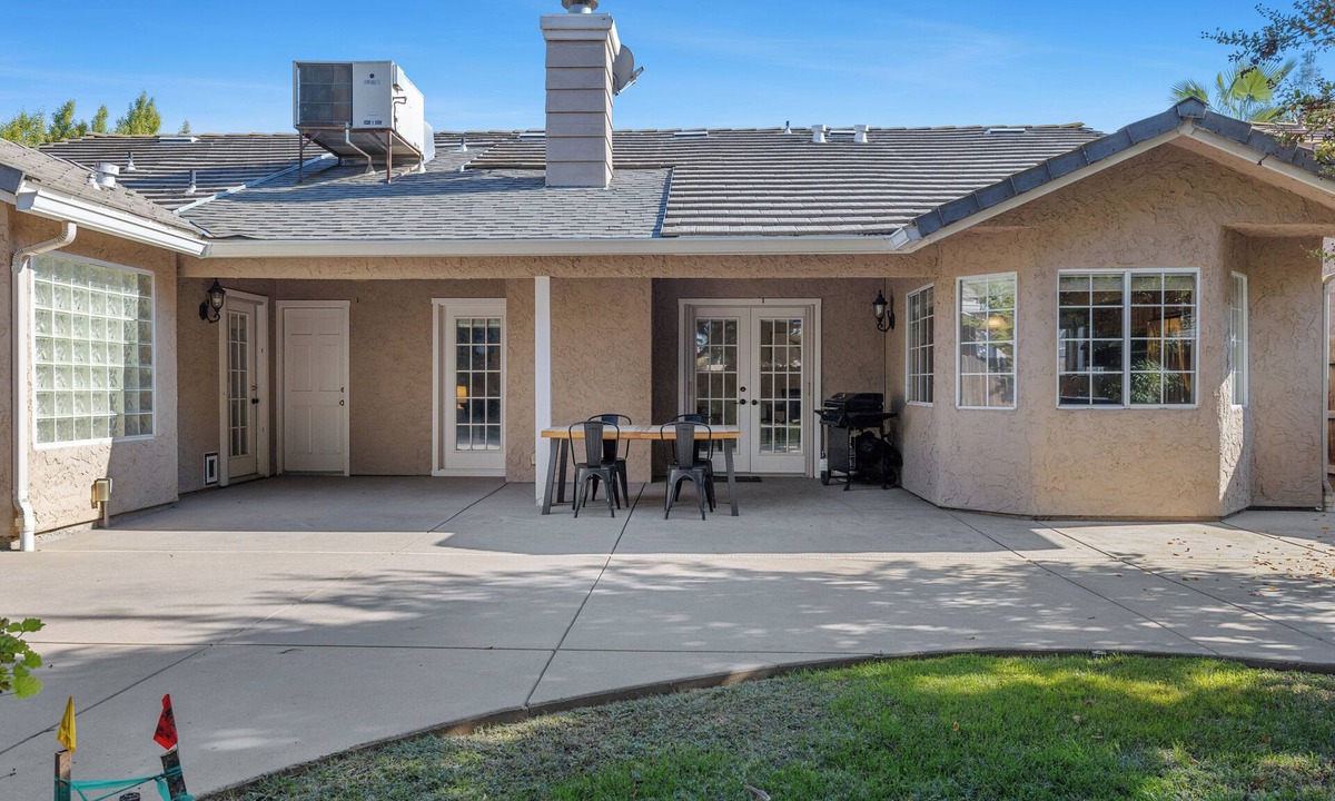 Fresno House | Modern Ranch Home - 4 Bedrooms w Chef's Kitchen