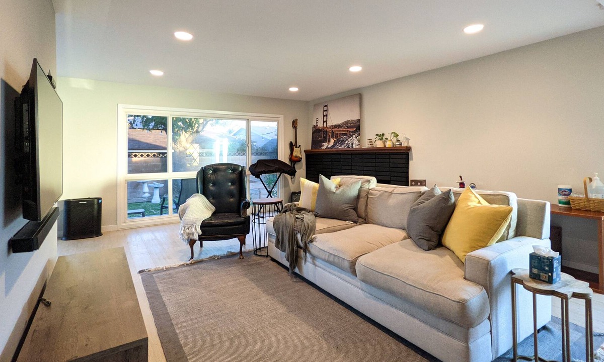 Torrance House | Modern Sanitized Family PetFriendly Torrance House