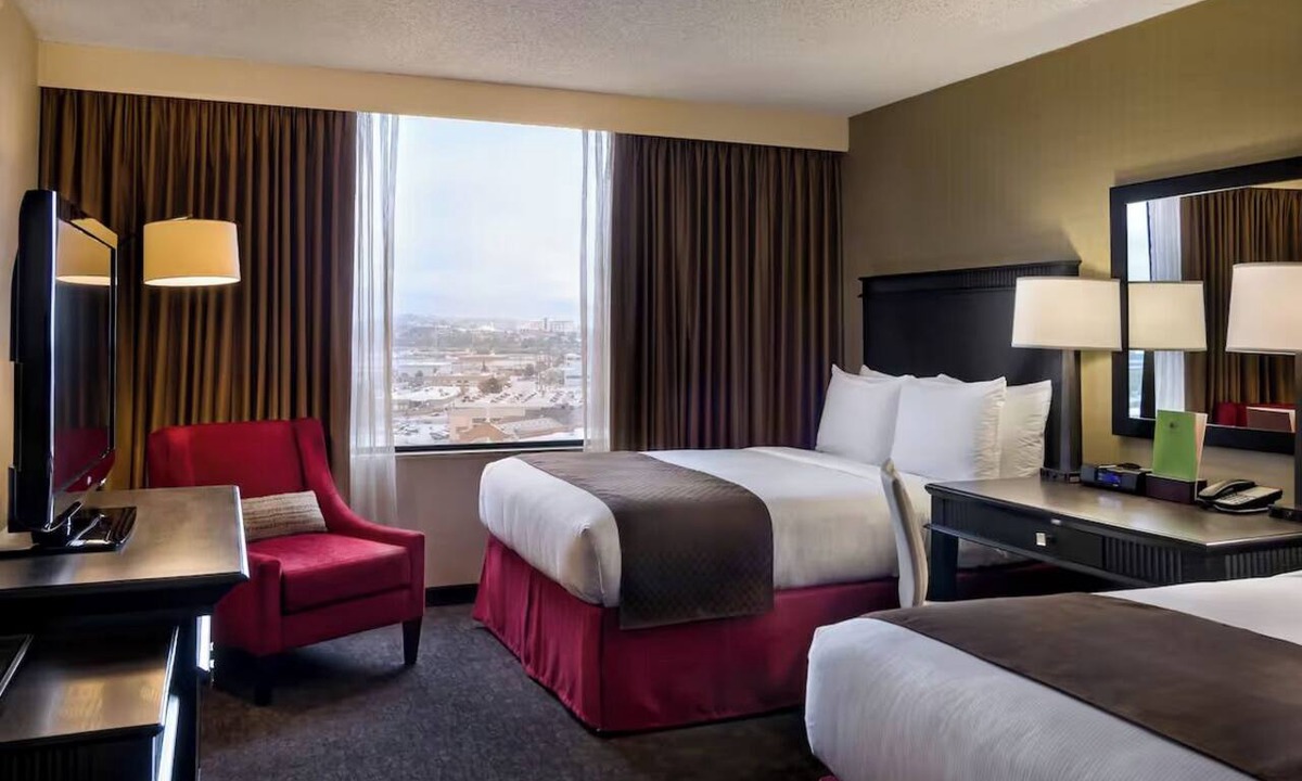 Little Tokyo Hotel | Modern Stay Close to Civic Center: Two Urban Accommodations