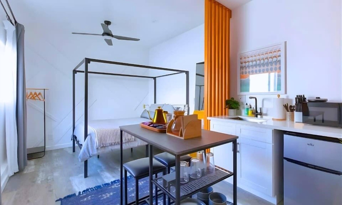 Ladera Heights Apartment | Modern Studio | 10min to LAX & SoFi + Patio & WiFi