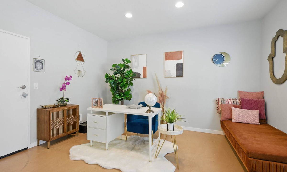 Prescott Condo | Modern tri-level townhome with 2 bedrooms located in West Oakland.