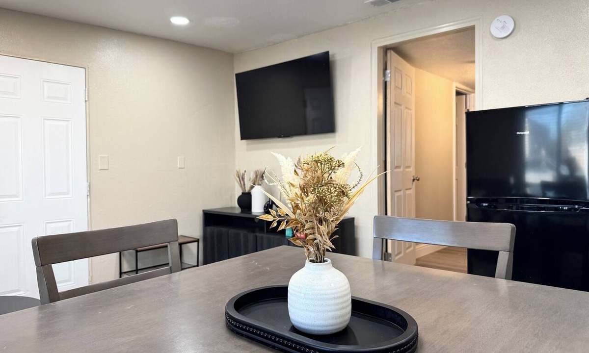 Hanford Apartment | Modern Unit with King Bed in Hanford