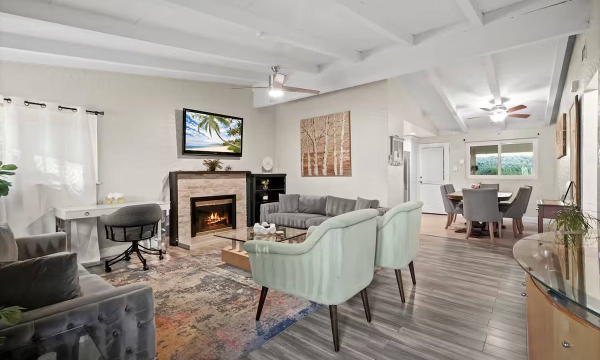 Santa Clarita House | Modern Valencia Retreat Near Six Flags Slps 8