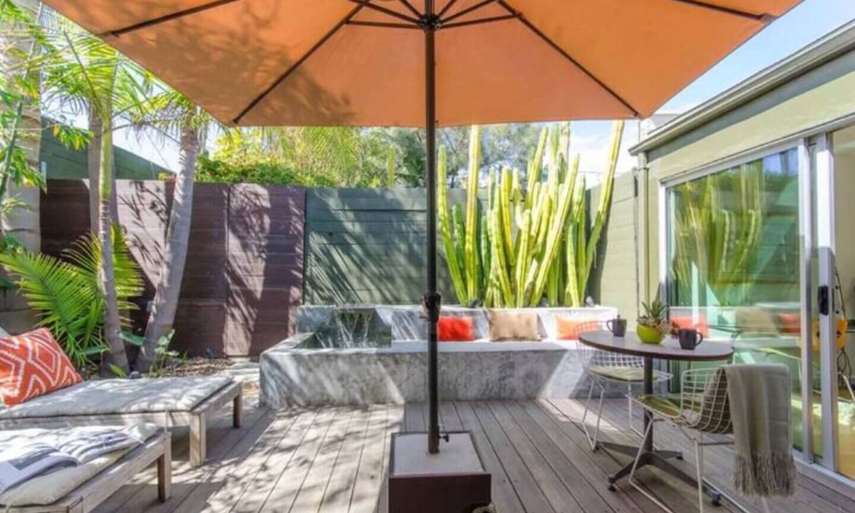 Sunset Park House | Modernist Retreat Venice Place