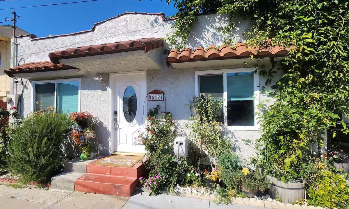 South Gate House | Monstera House SoFi Stadium 9 Miles LAX 15 Miles