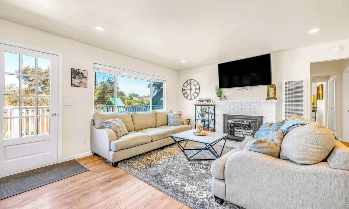 Del Rey Oaks House | Monterey Bay Home Near Beach and Wharf