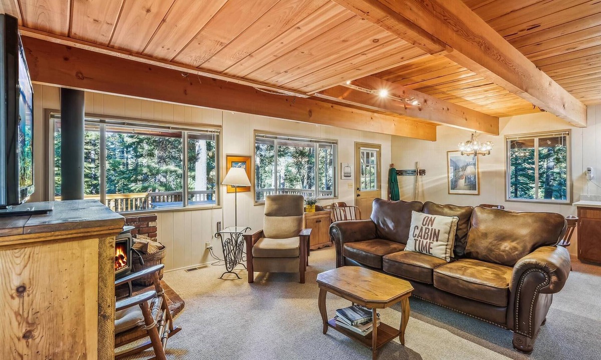 Chamberlands House | Monthly Lease - Little Cub by Tahoe Getaways - Pet Friendly 3BR on West Shore
