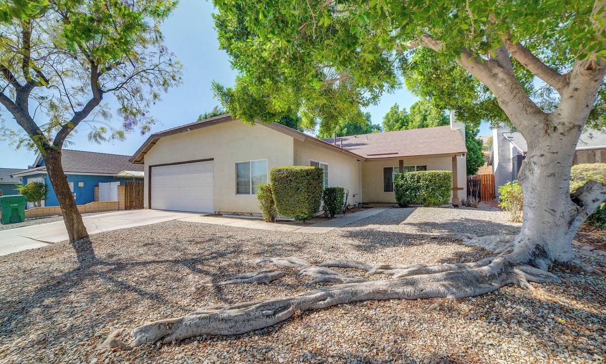 Moreno Valley House | Moreno Valley Family Retreat Near HWY 60