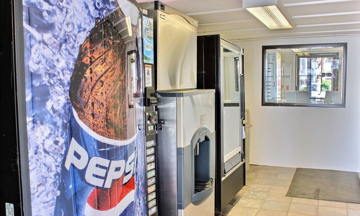 Coalinga Hotel | Motel 6 Coalinga, CA - East