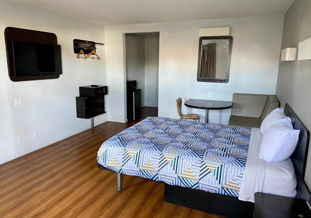 Delano Hotel | Motel 6-Delano, CA