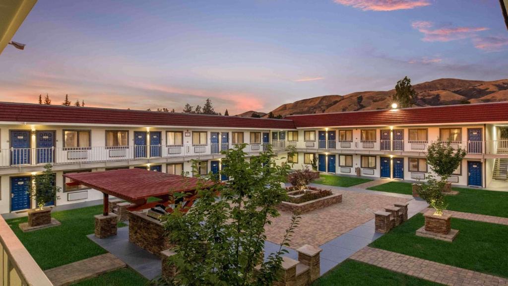 Fremont Hotel | Motel 6-Fremont, CA - South