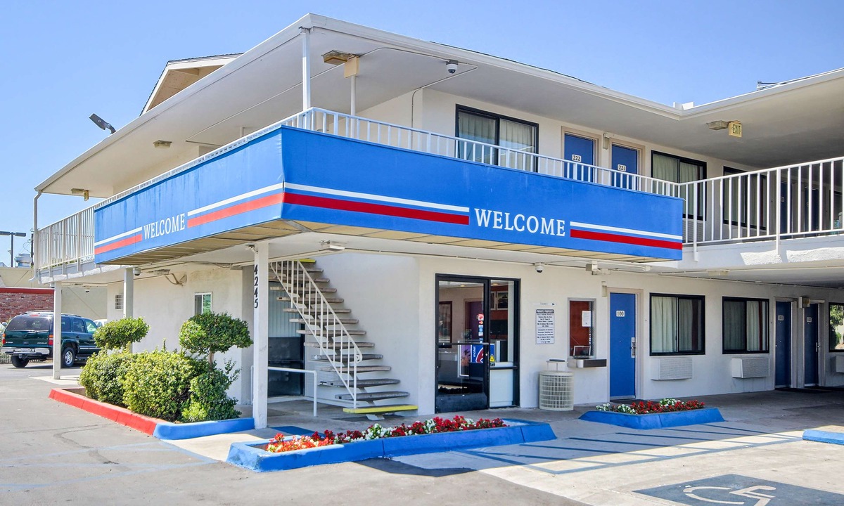 Raisin Hotel | Motel 6-Fresno, CA - Blackstone North