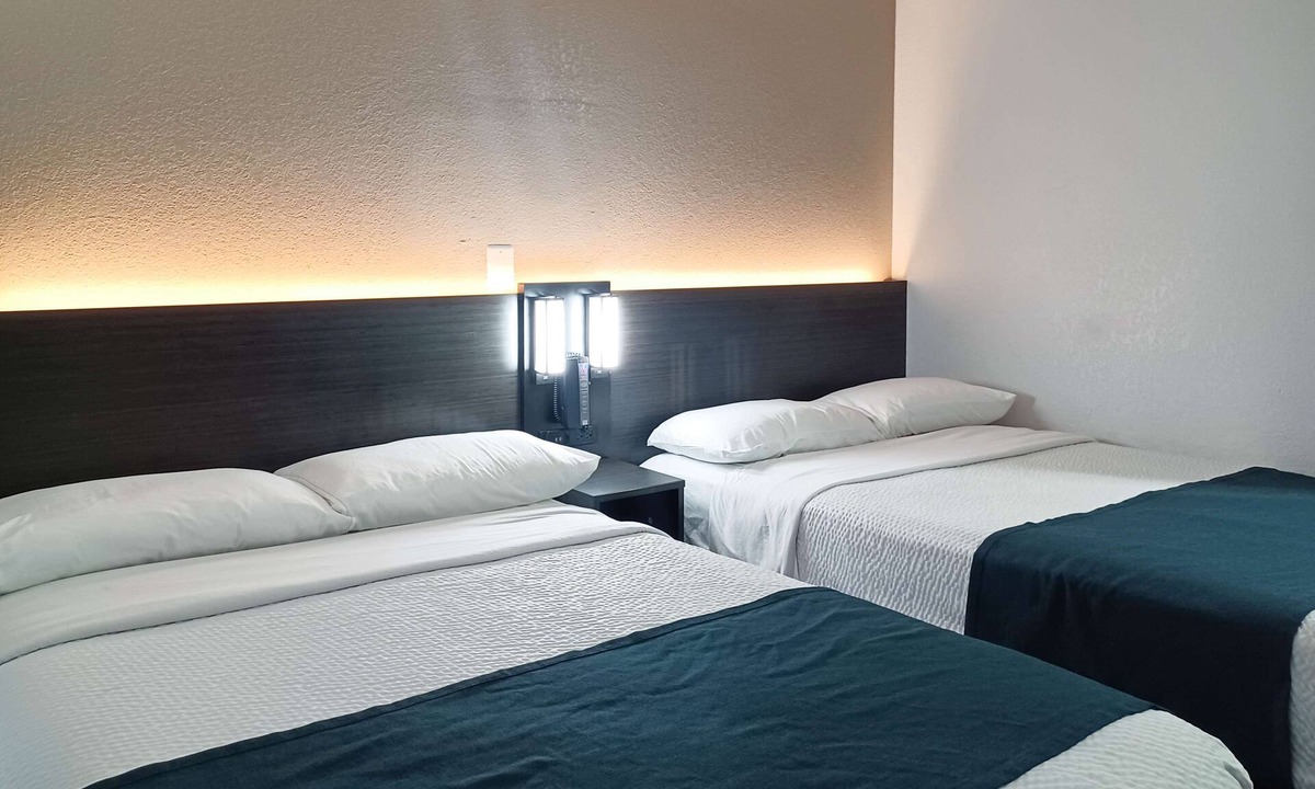 Raisin Hotel | Motel 6 Fresno, CA - Blackstone North