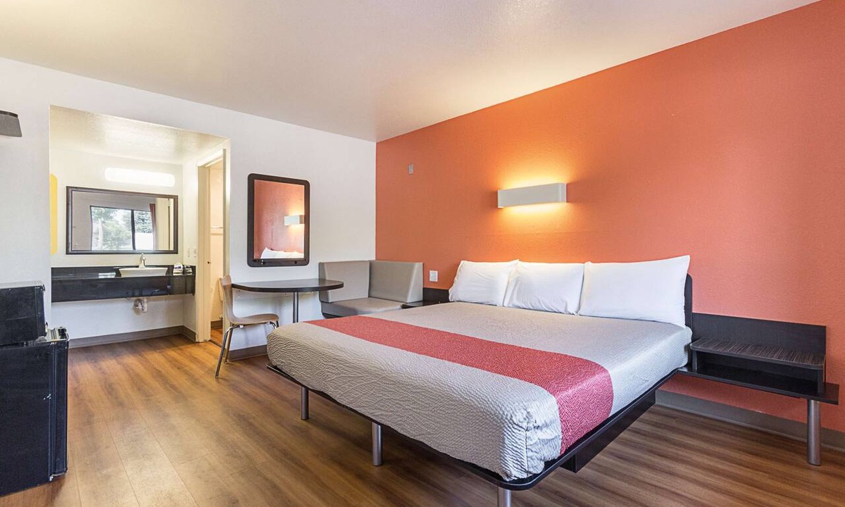Fresno Hotel | Motel 6 Fresno, CA