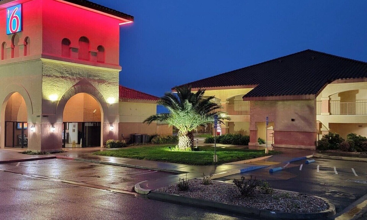 Santa Nella Hotel | Motel 6 Santa Nella, CA - Los Banos