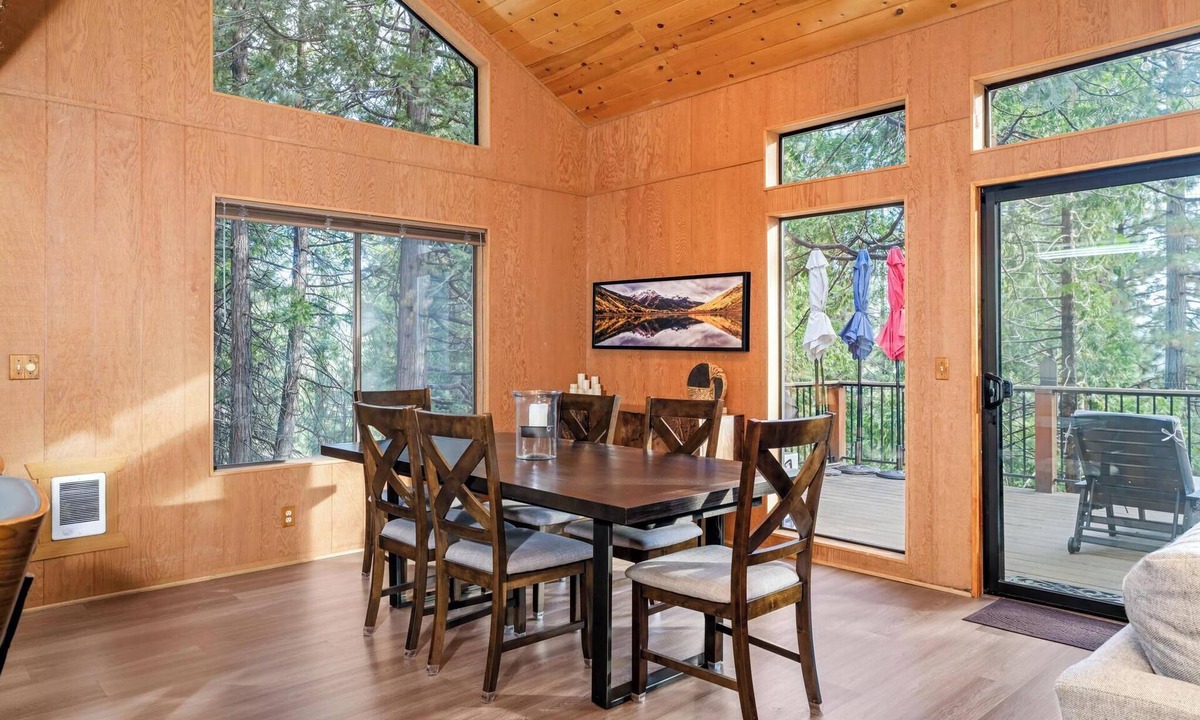 Cold Springs Cabin | Mother's Day- Pinecrest Lake is OPEN! 5 Min to the Lake! Book Now. We Sleeps 10
