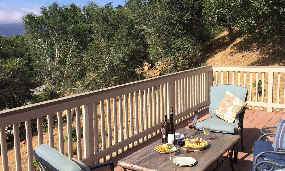 Mira Monte House | Mountain and Meadow View HomenClose to Ojai and Ventura