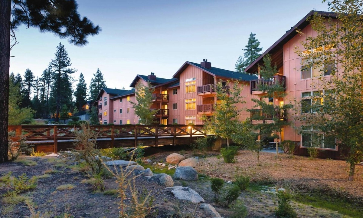 Round Hill Village House | Mountain & Lake Vacation with Spacious 2BR at South Shore